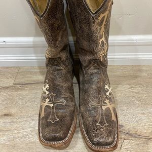 Circle G by Corral Boots. Size: 8.5 (USA)